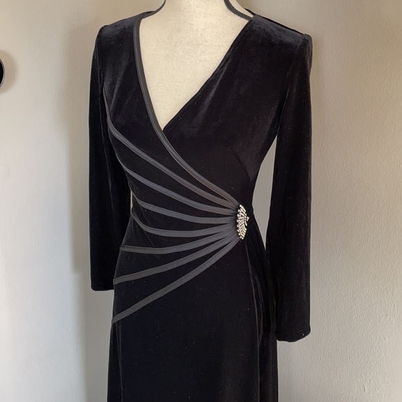 Vintage velvet dress with crystals - Picture 2 of 7